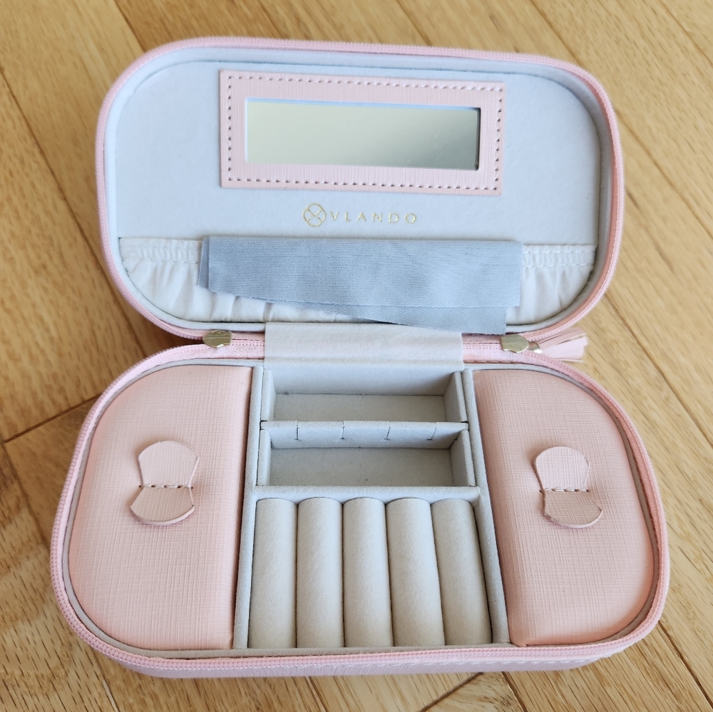 Vlando pink travel jewelry organizer